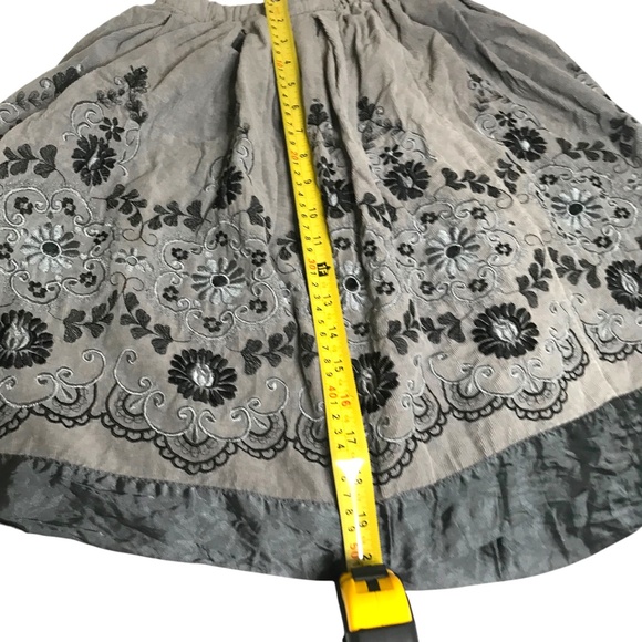 Vintage-Style Gray Embroidered A-Line Midi Skirt – Floral Boho Detail - Picture 7 of 7